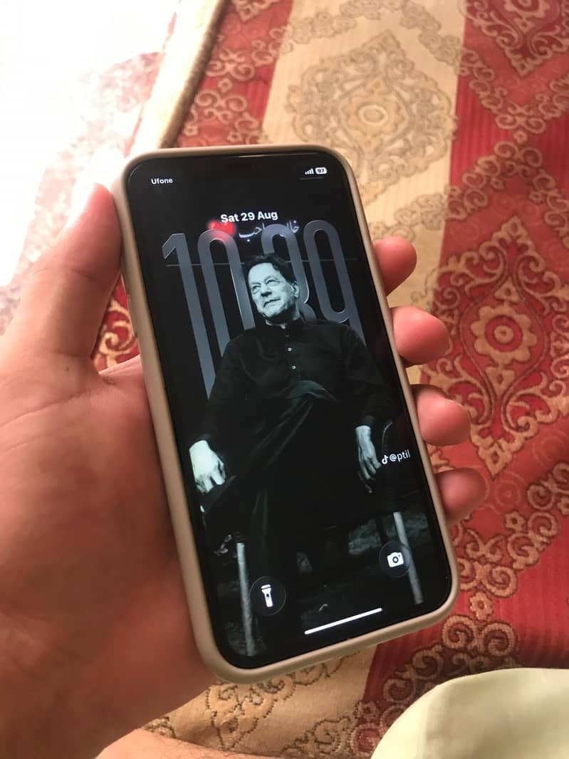 Apple iPhone 11 0