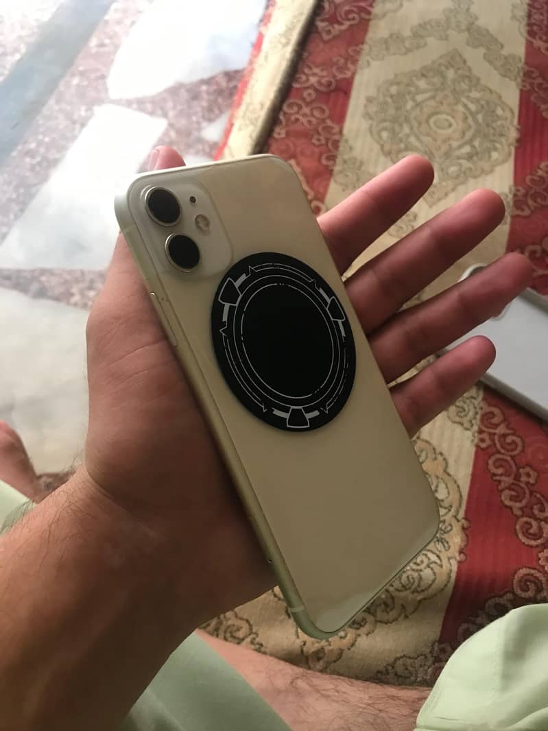 Apple iPhone 11 4