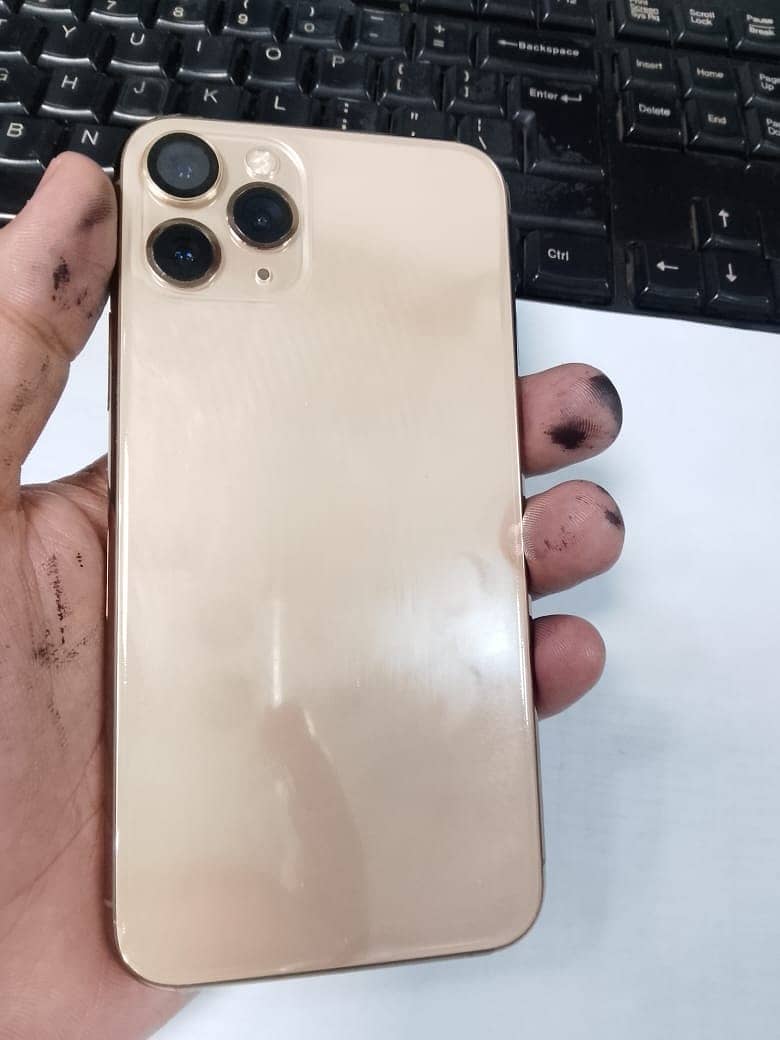 Apple iPhone 11 Pro 4