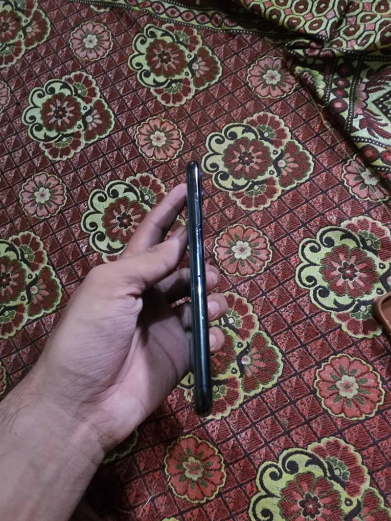 Apple iPhone 11 Pro Max 1