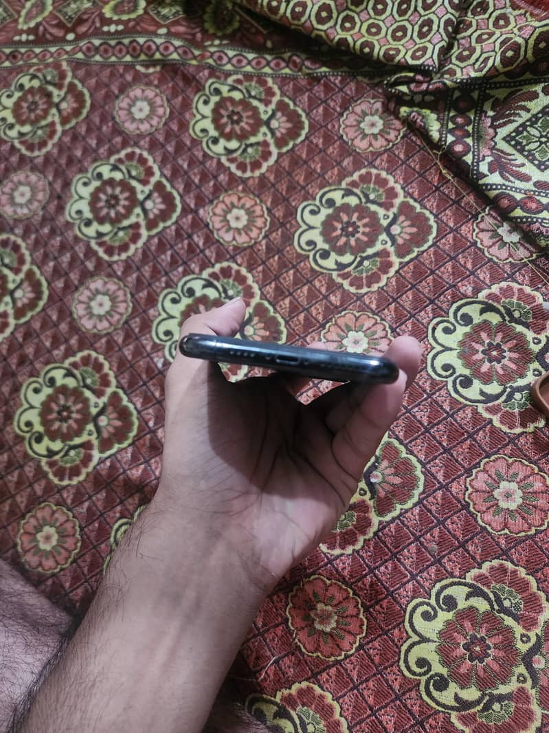 Apple iPhone 11 Pro Max 2