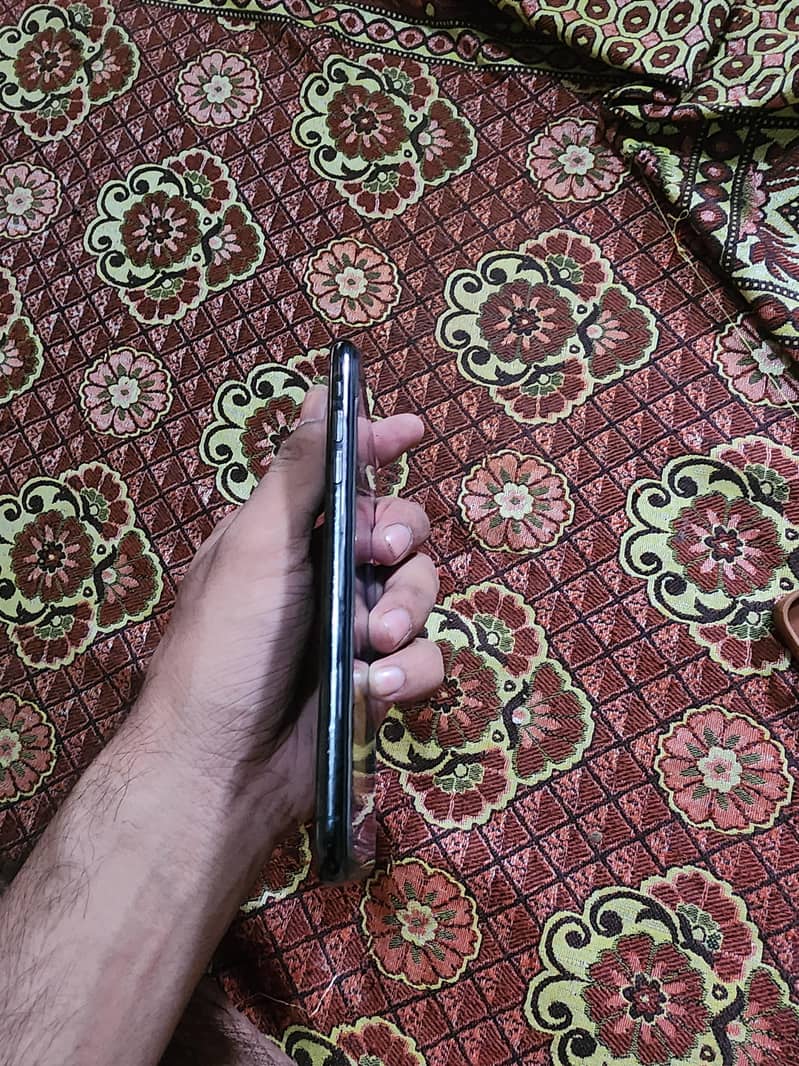 Apple iPhone 11 Pro Max 3