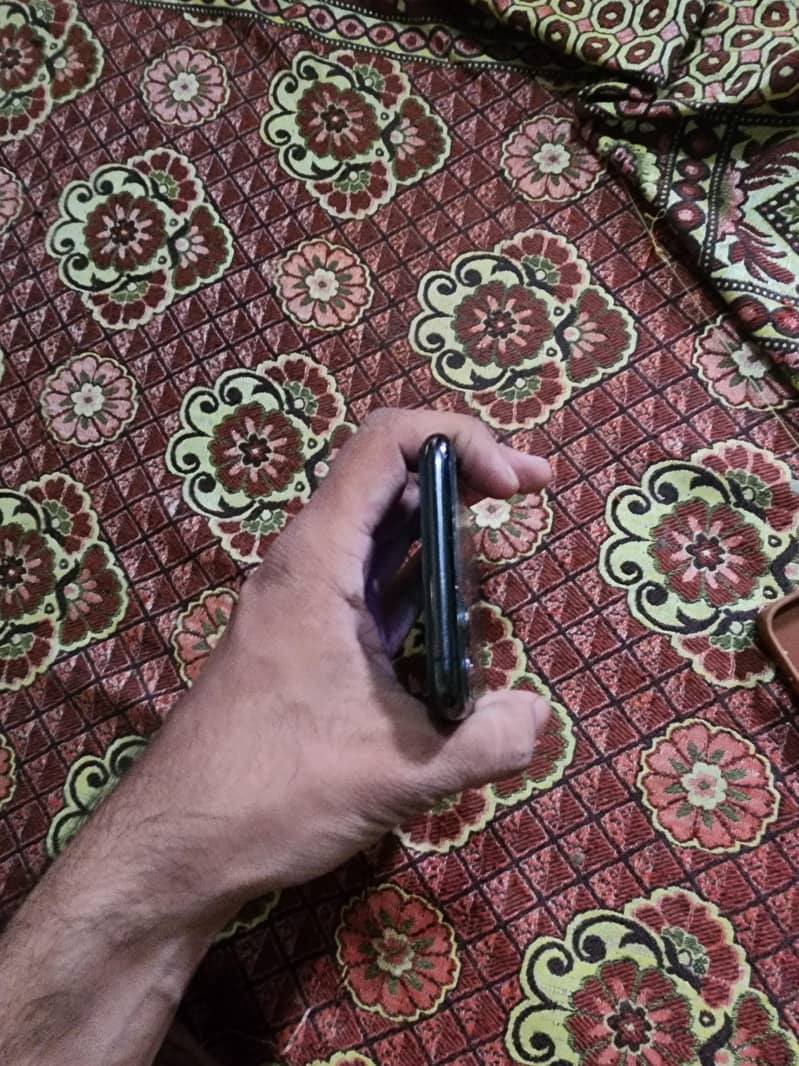 Apple iPhone 11 Pro Max 4