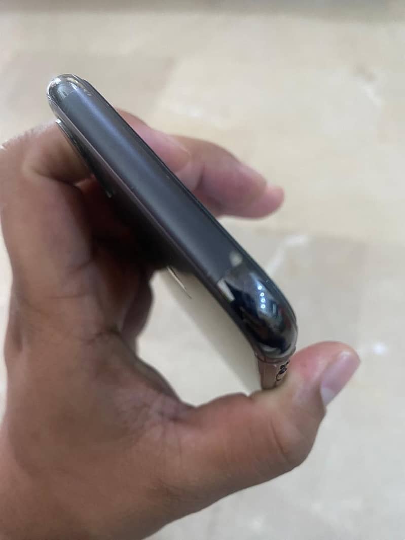 iPhone X 4