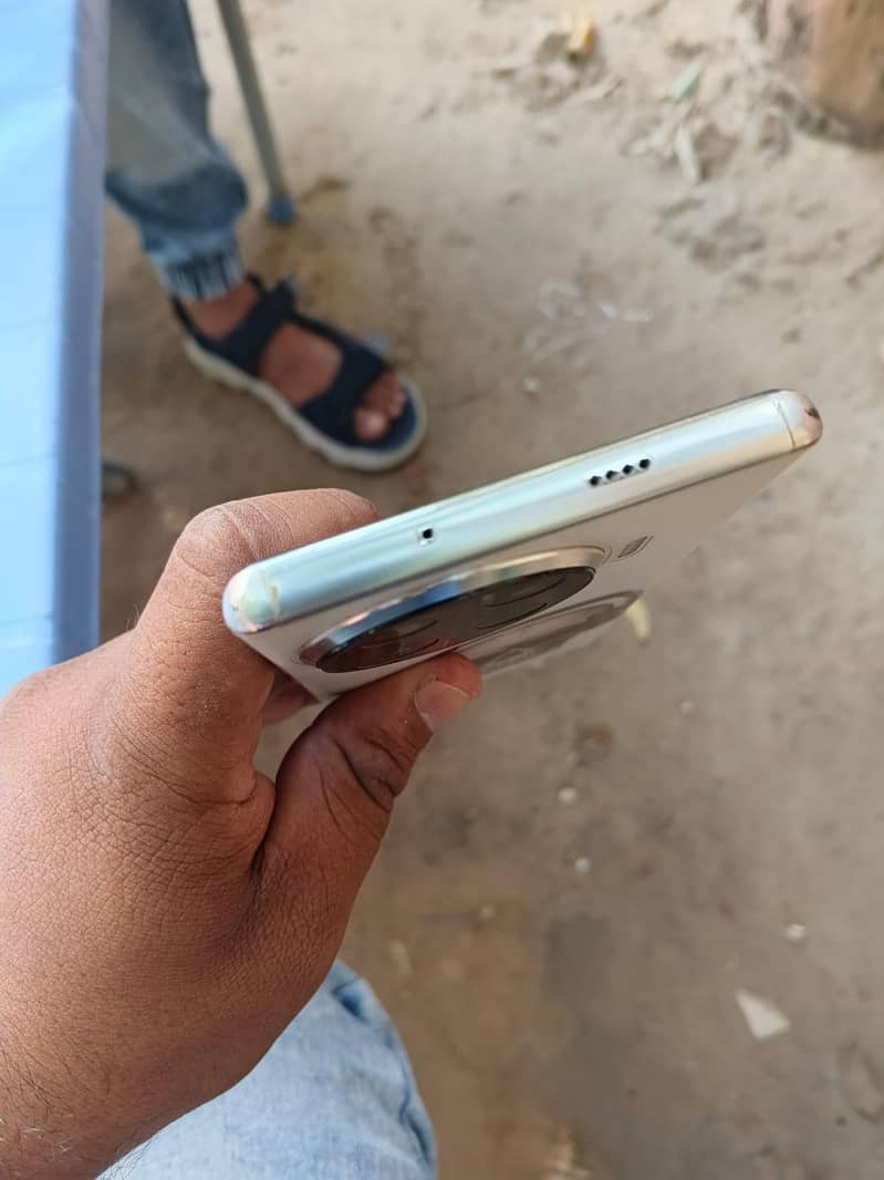 Tecno Spark 20 Pro Plus 4