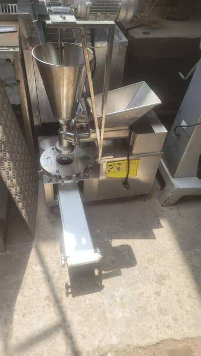 momos maker / momos / dumplings making machine / dumplings maker