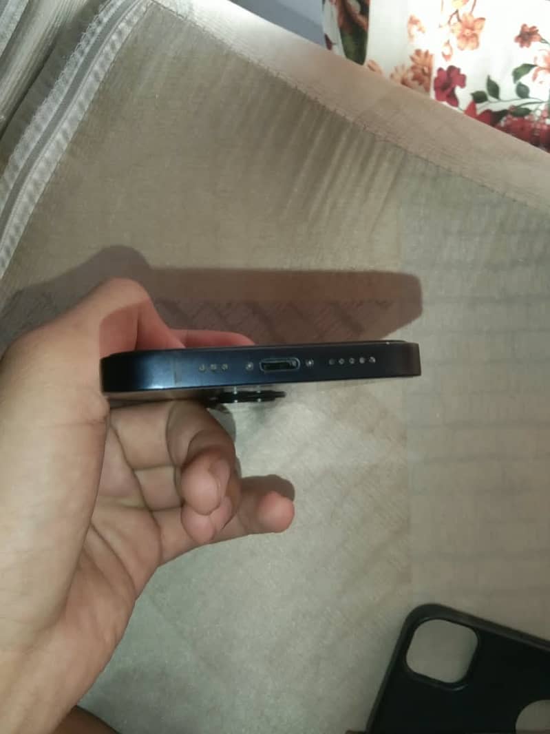 Apple iPhone 13 2