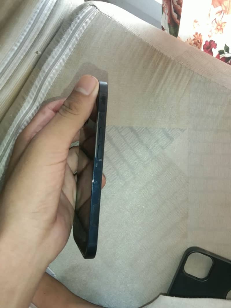 Apple iPhone 13 4