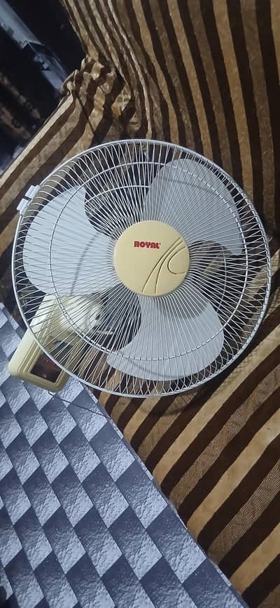 bracket fan 18" inch