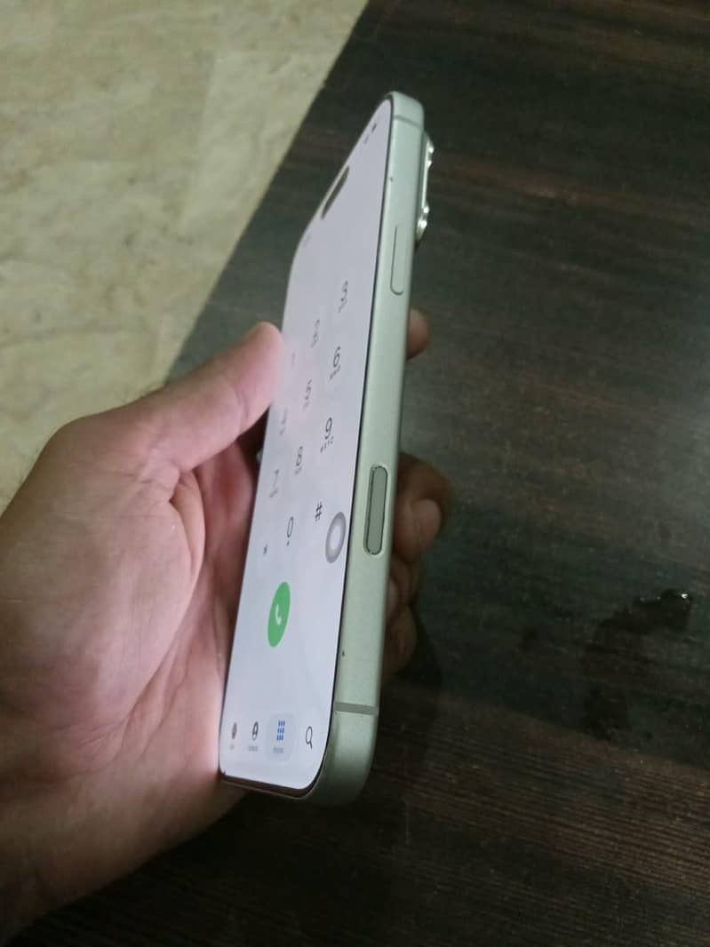 Apple iPhone 17 Pro Max 2