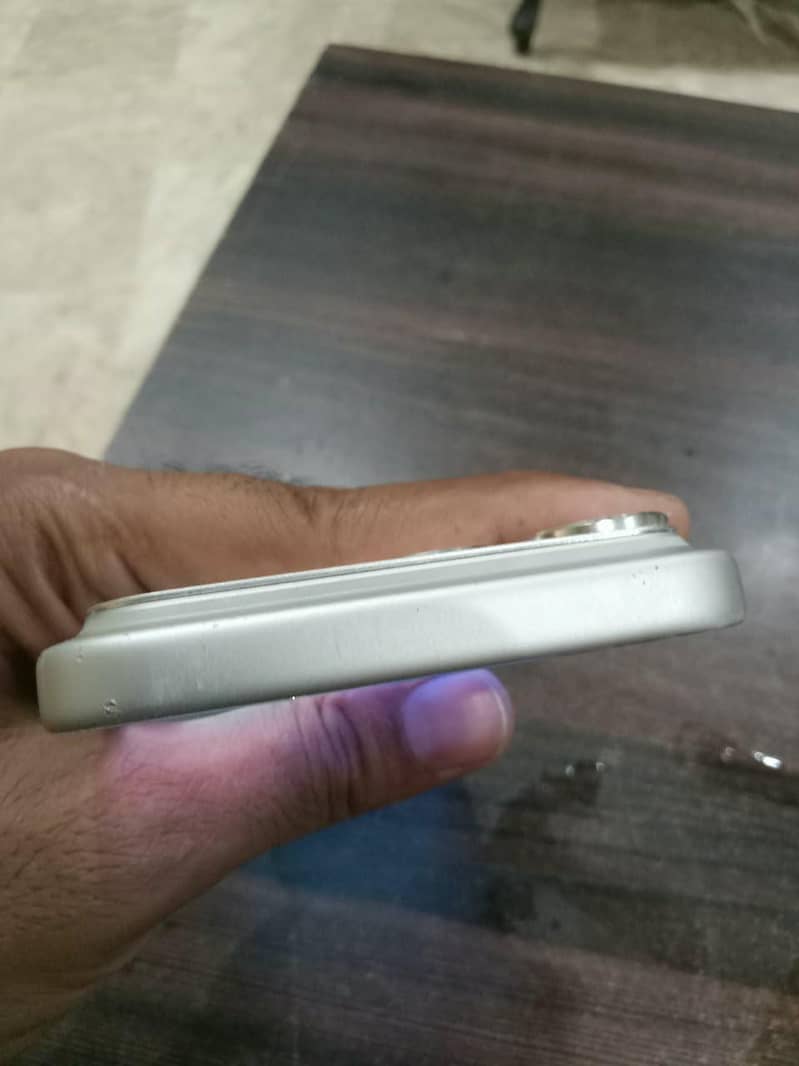 Apple iPhone 17 Pro Max 4