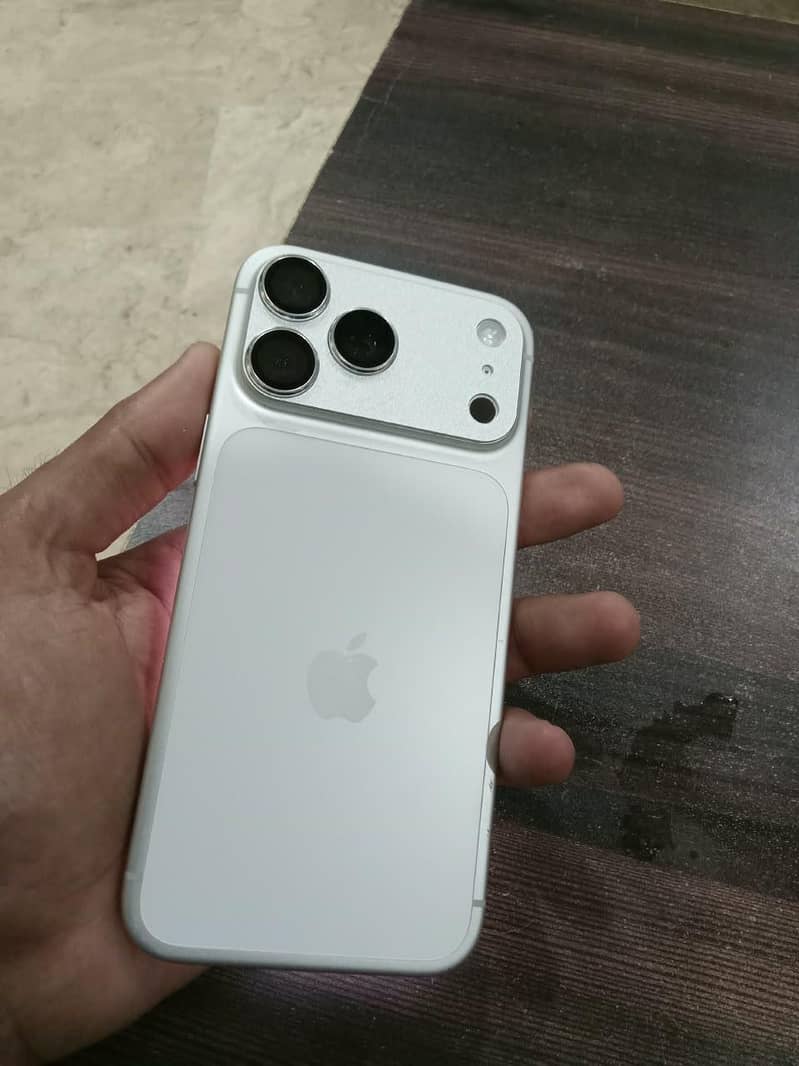 Apple iPhone 17 Pro Max 6