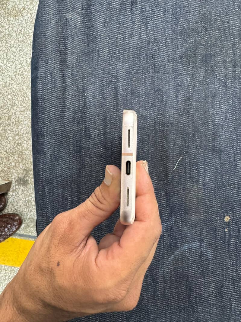 Google pixel 8 4