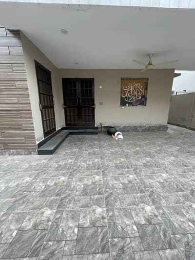 A BEAUTIFUL LOWER PORTION FOR RENT