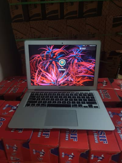 MacBook Air 8GB RAM 128GB SSD – Excellent Condition