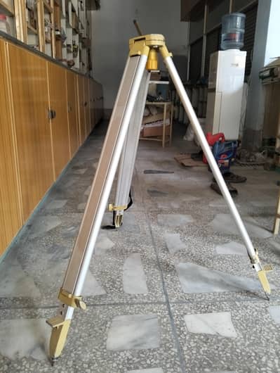 Professional surving tripod stand
