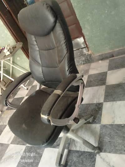 aik game chair urgent sale and office use be