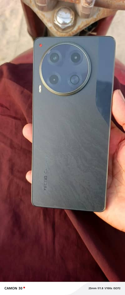 Tecno camon 30