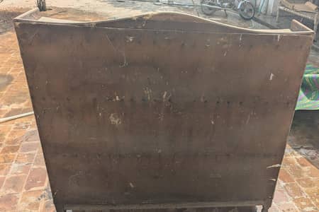 Bartan showcase + Singar miz + 4 chairs available used items