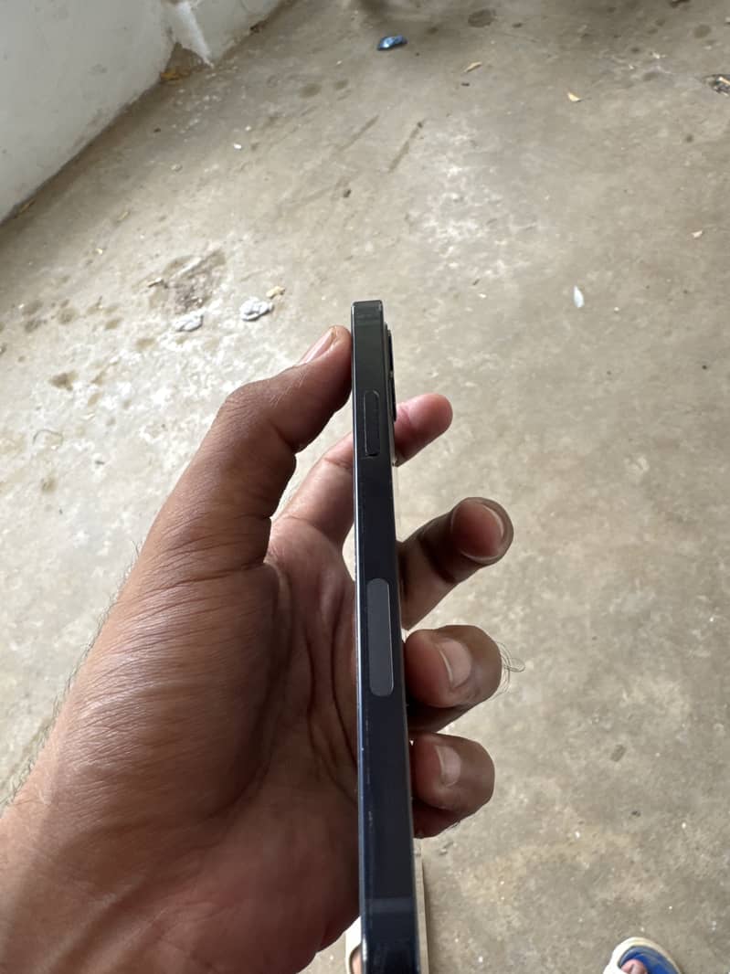 Apple iPhone 12 1
