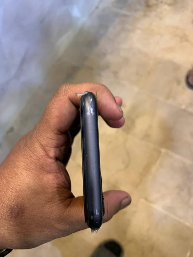 Apple iPhone 11 3