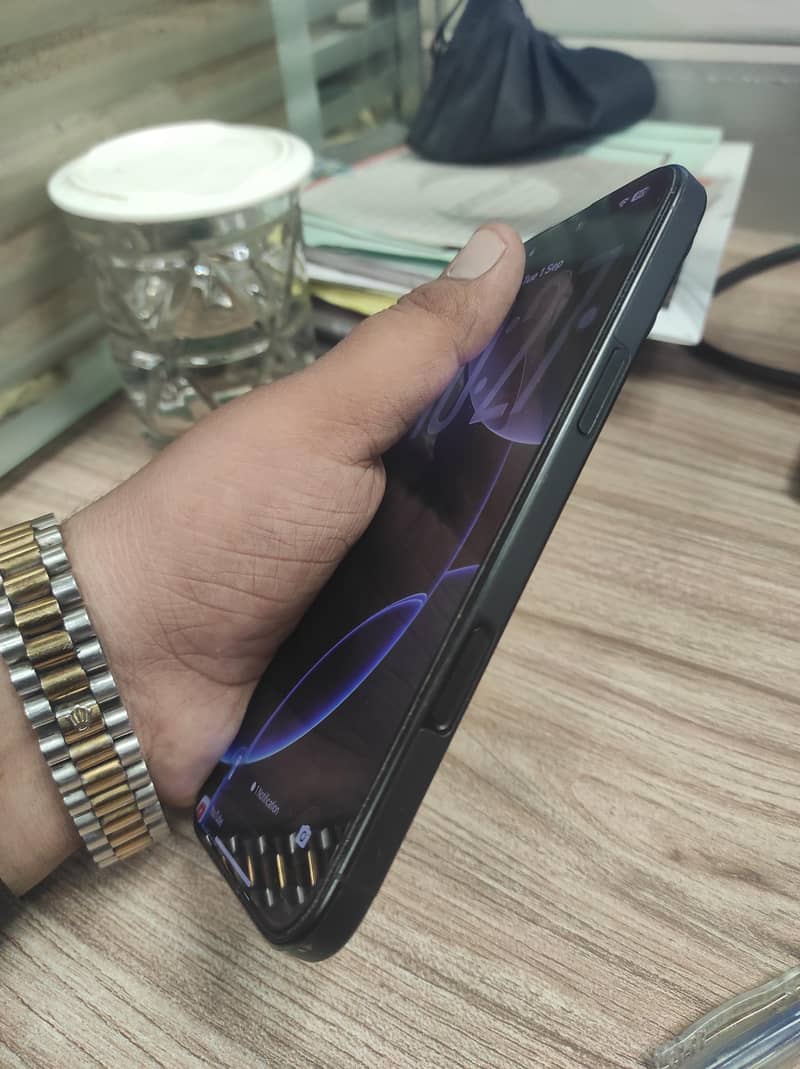 Apple iPhone 16 Pro Max 2