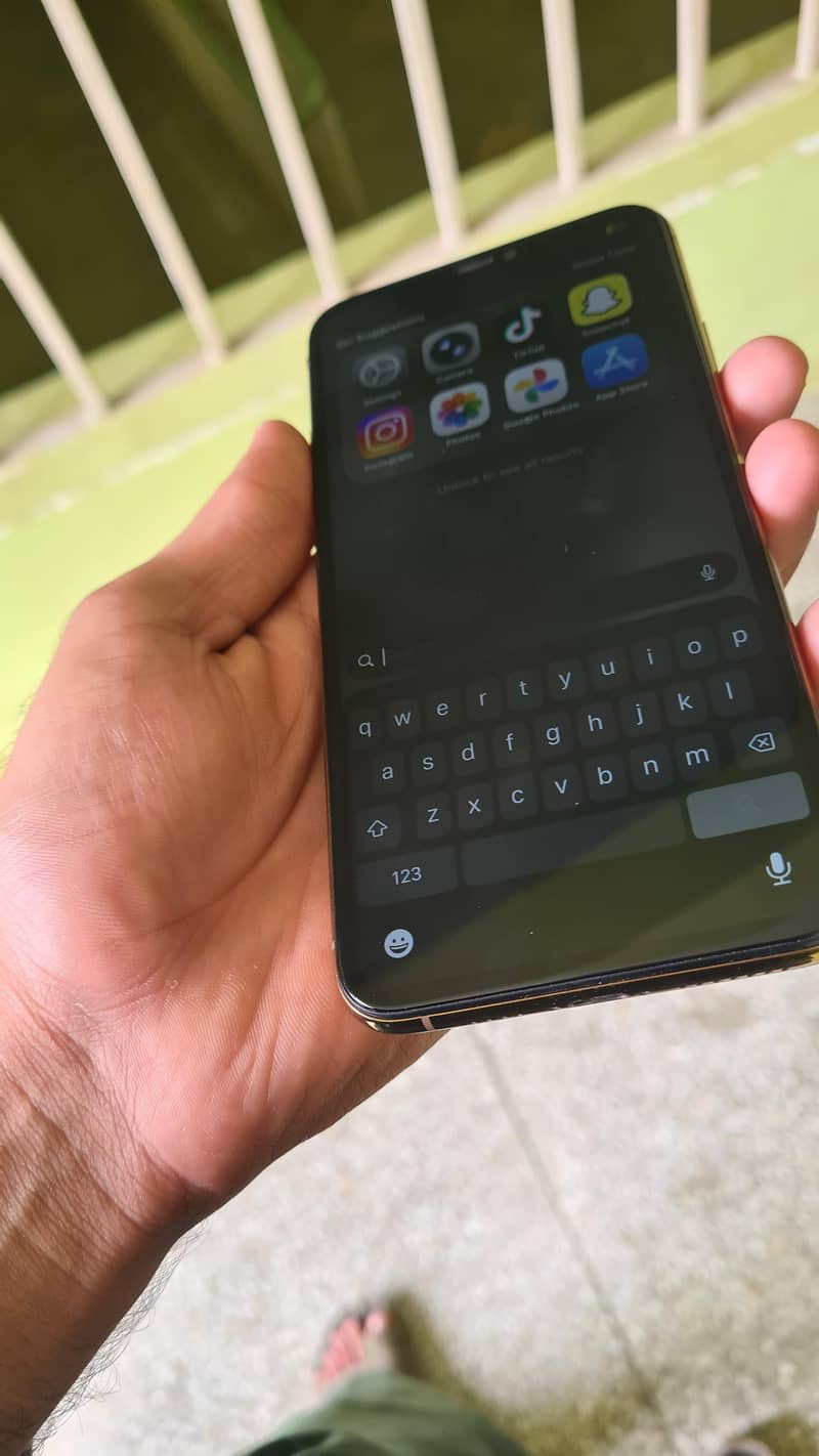 Apple iPhone 11 Pro Max 3