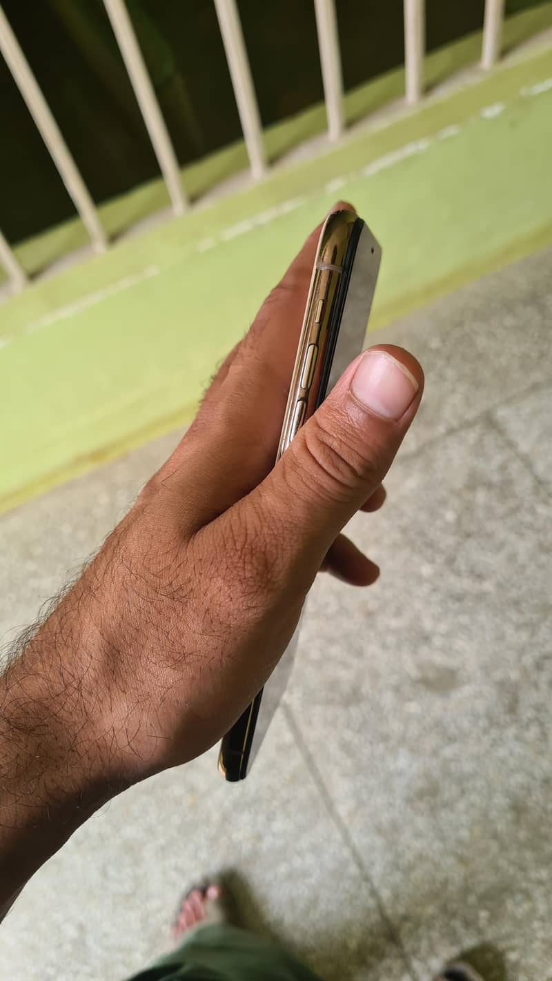 Apple iPhone 11 Pro Max 5
