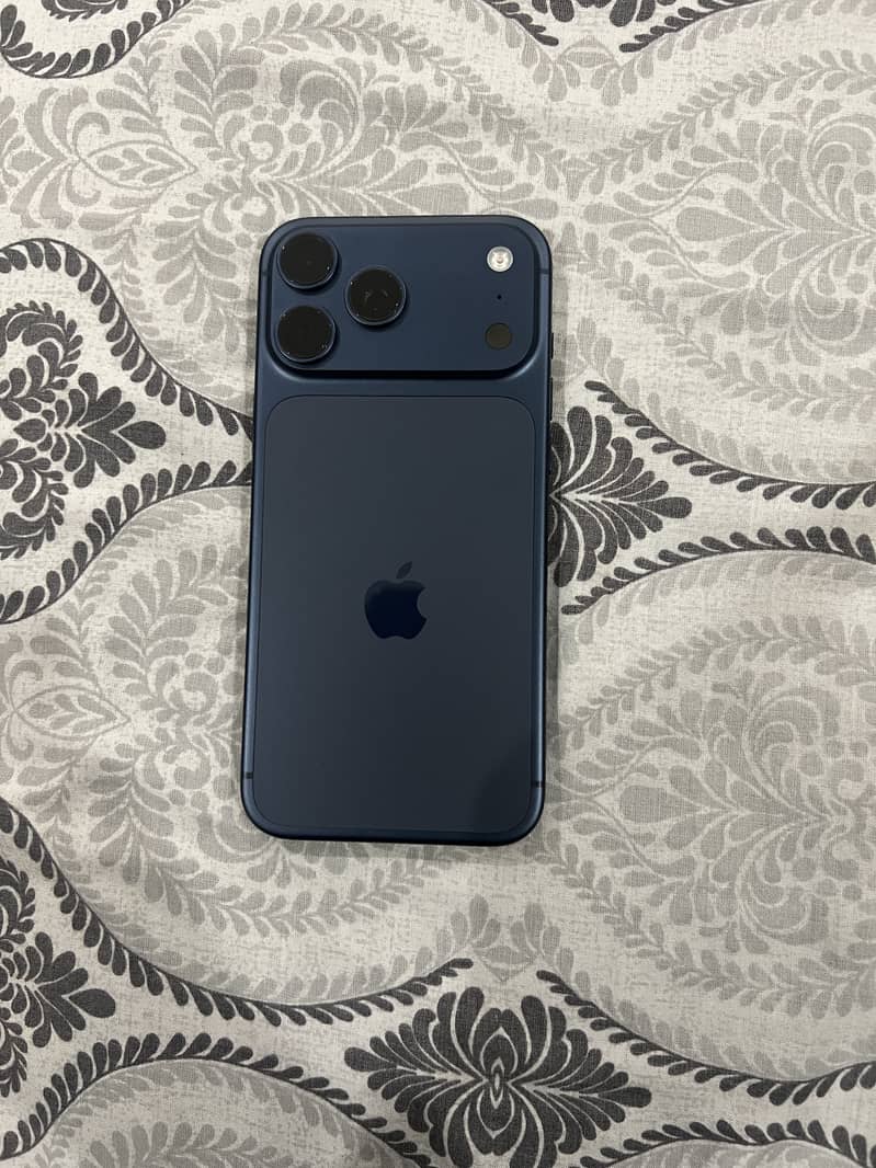 Apple iPhone 17 Pro Max 2