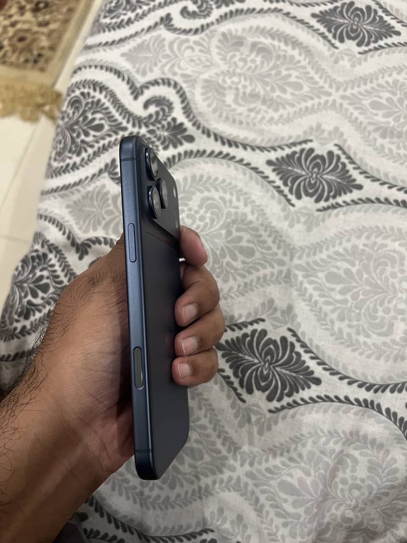 Apple iPhone 17 Pro Max 4