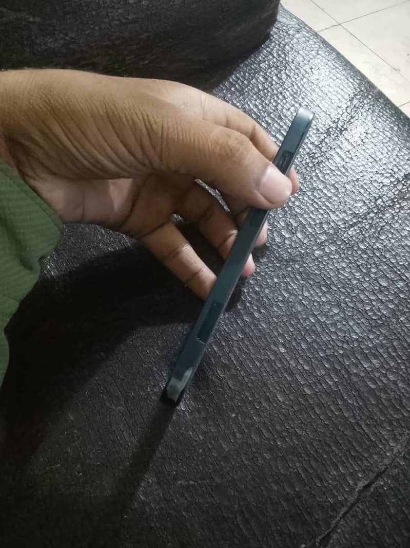 Apple iPhone 13 2
