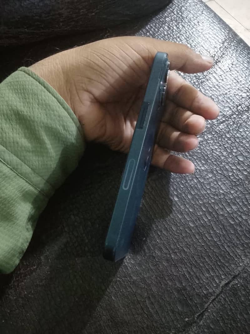 Apple iPhone 13 3