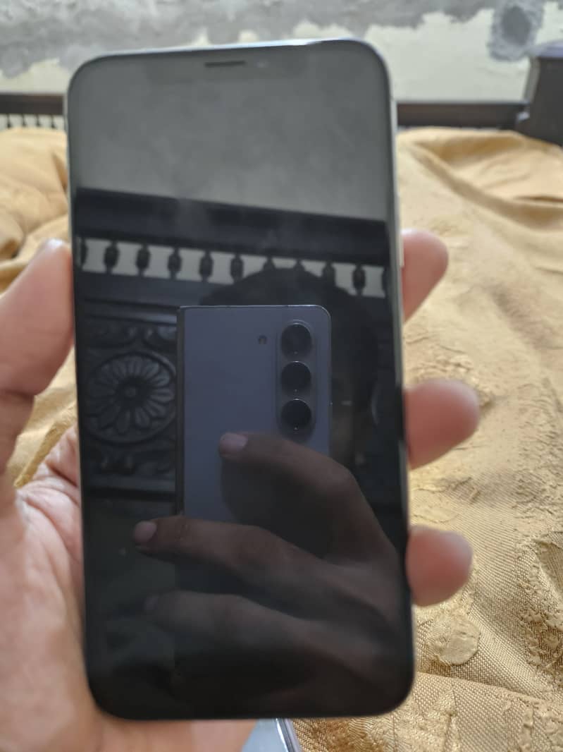Apple iPhone X 3