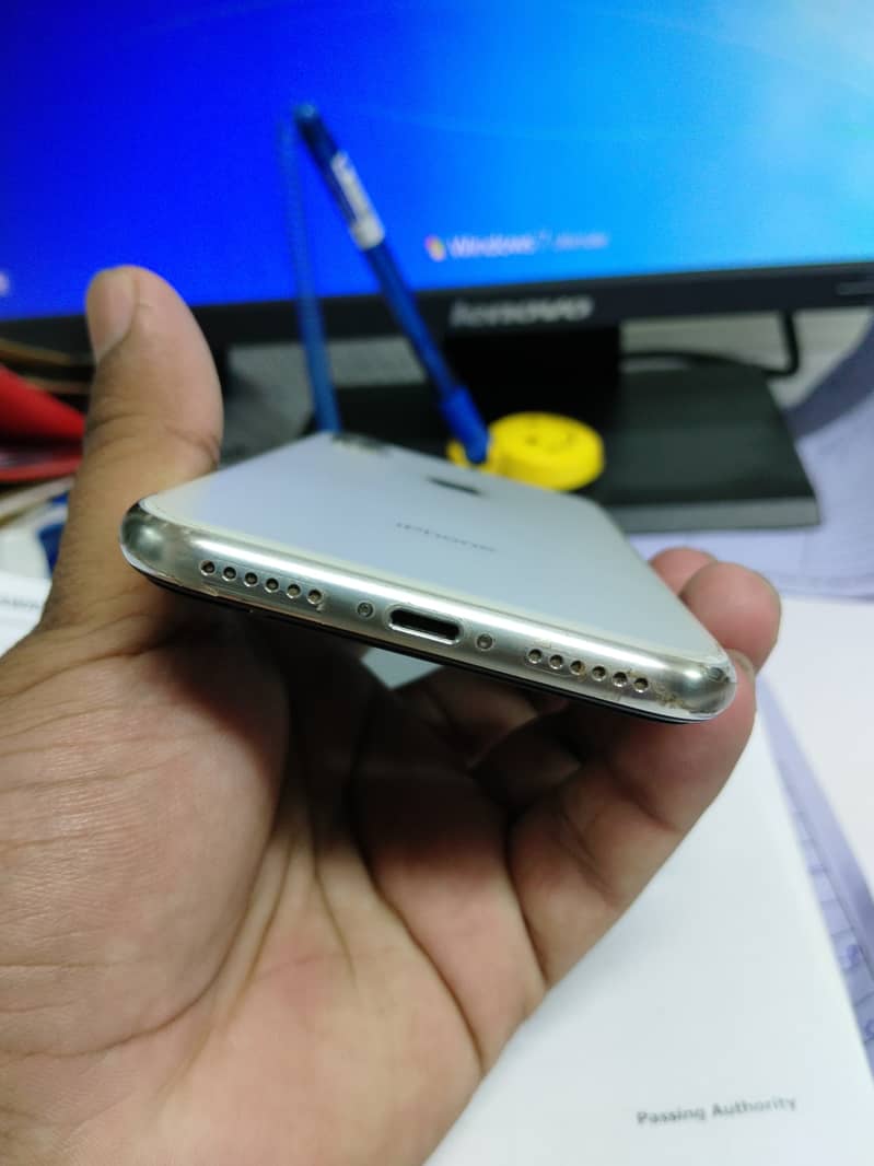 Apple iPhone X 3