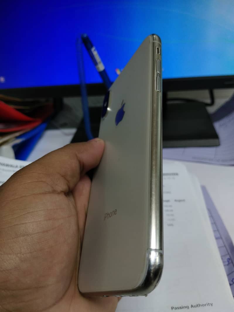 Apple iPhone X 5