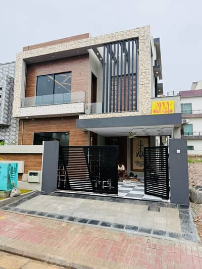 REGISTERY HOUSE 10 Marla Beautiful Designer 5 Bedroom Double Unit House