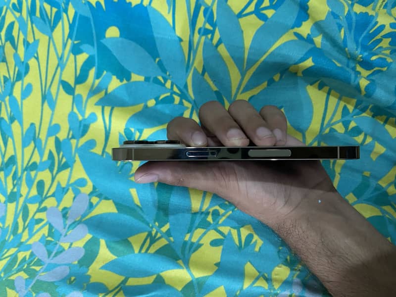 iPhone 14 Pro scratch less condition 6