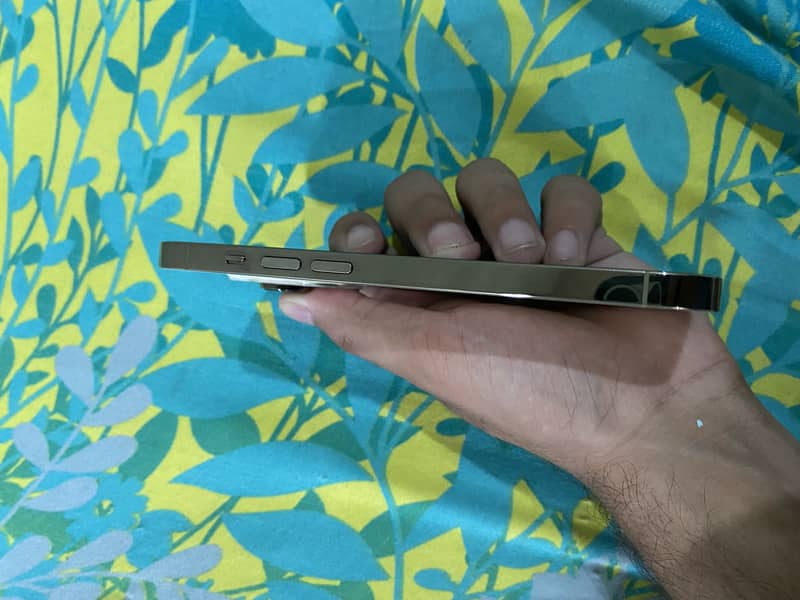iPhone 14 Pro scratch less condition 8