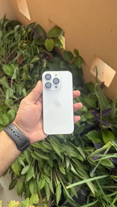 Apple iPhone 15 Pro - White Titanium - 256GB - NonPTA     (14,16,17)