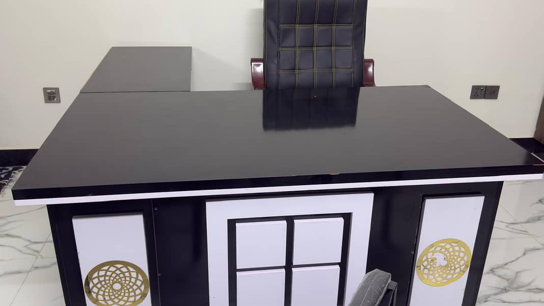 Executive Office Table With Side Panel 0