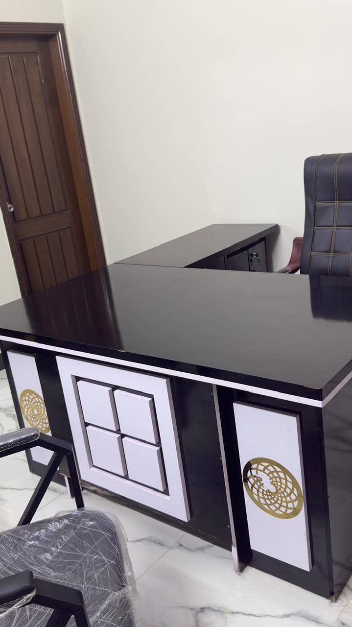 Executive Office Table With Side Panel 1