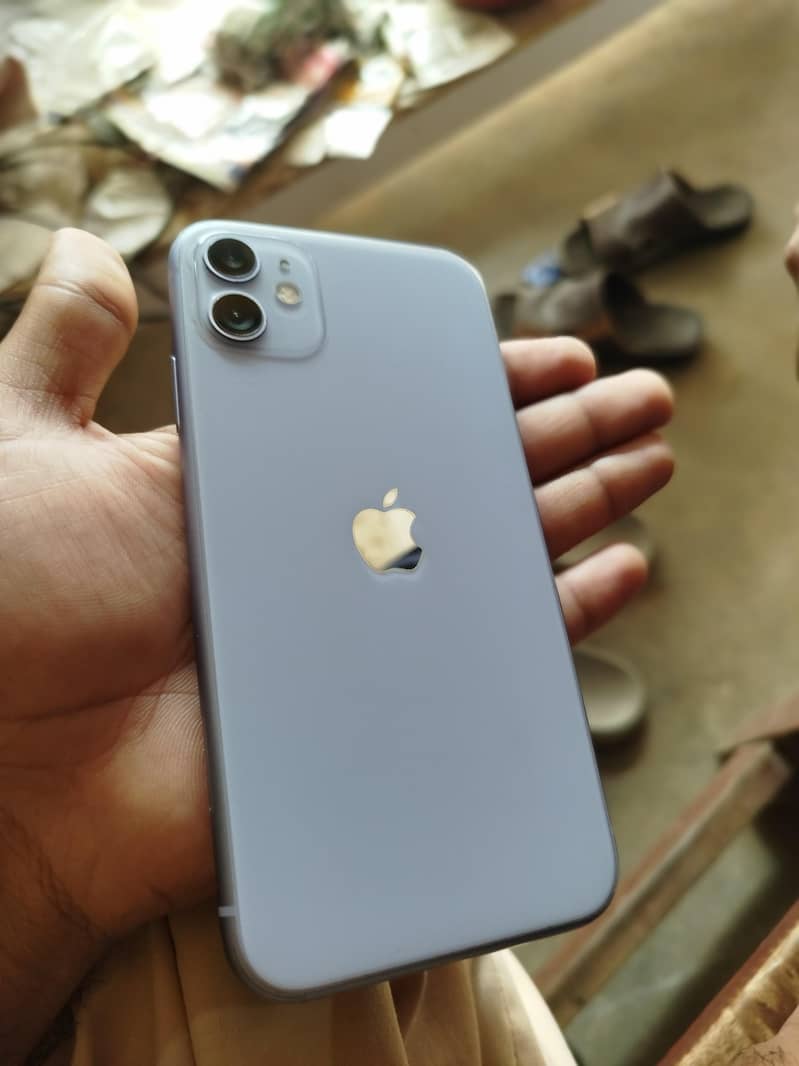 iPhone 11 3