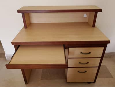 Computer Table ; Contact No 03058454247