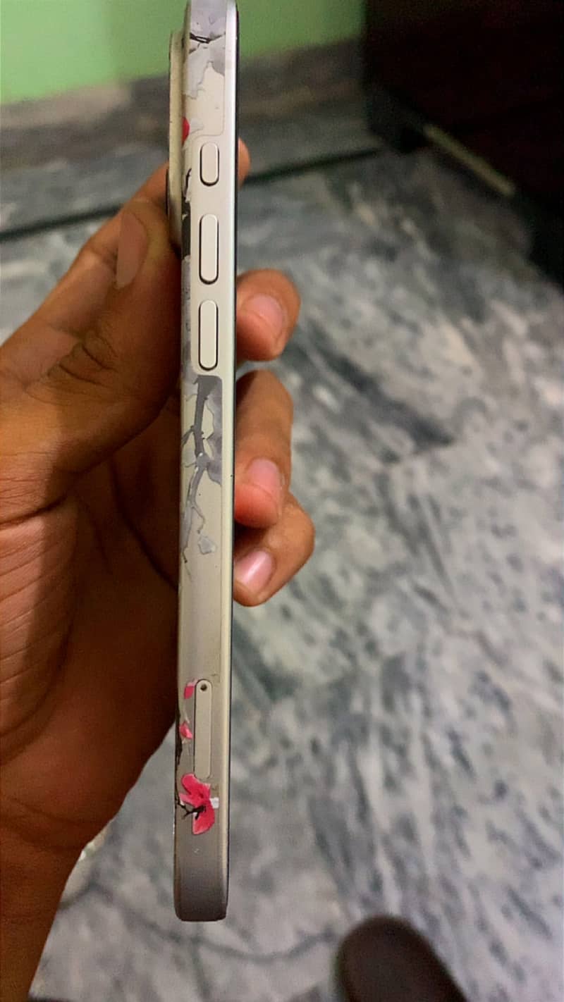 Apple iPhone 17 Pro Max 4