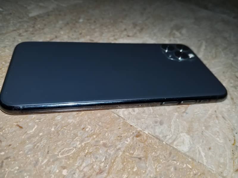 Apple iPhone 11 Pro Max 3