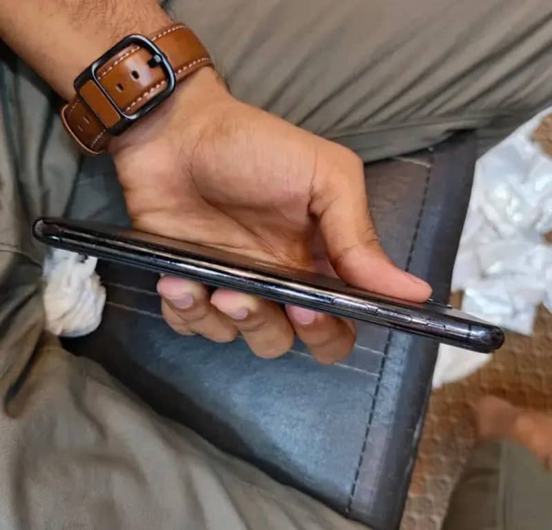 Apple iPhone 11 Pro Max 3