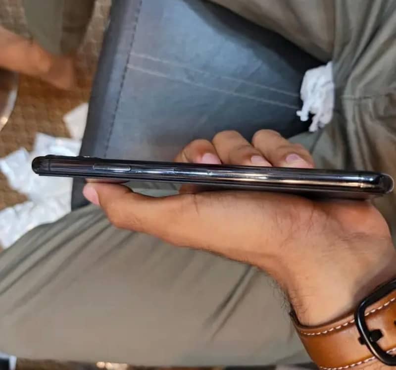 Apple iPhone 11 Pro Max 4