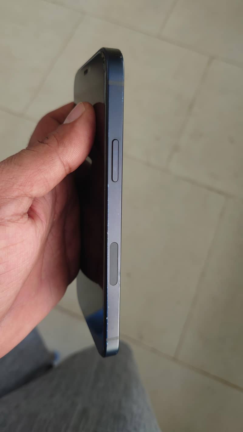 Apple iPhone 12 2