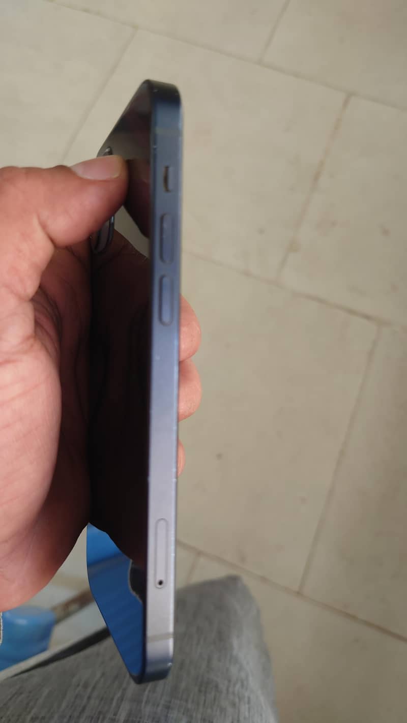 Apple iPhone 12 3