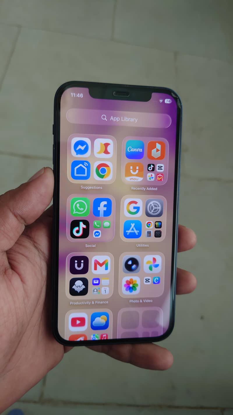 Apple iPhone 12 4